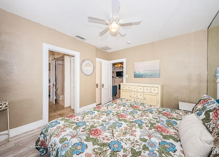 Beautiful Waterfront Cottage. Sleeps 6 Ferienhaus