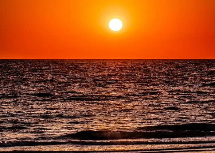 Beautiful Waterfront Cottage. Sleeps 6 Clearwater Beach