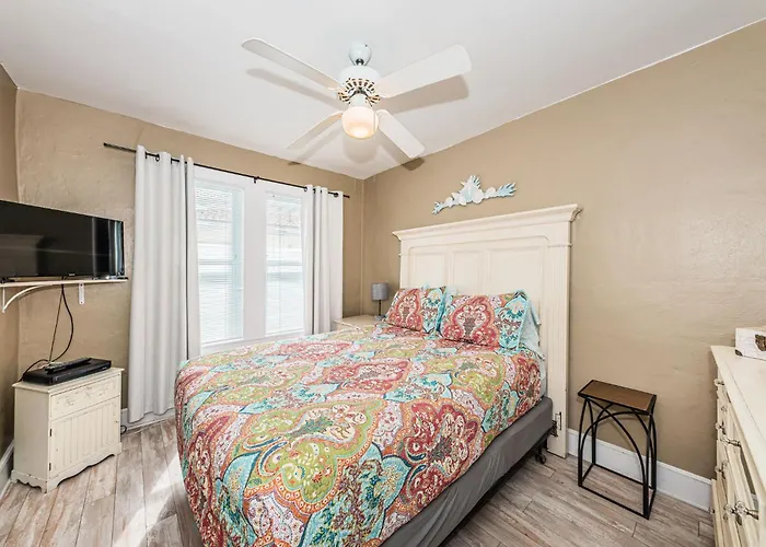 Beautiful Waterfront Cottage. Sleeps 6 Ferienhaus Clearwater Beach