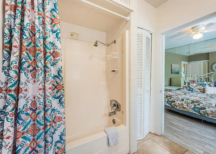 Beautiful Waterfront Cottage. Sleeps 6 Ferienhaus Clearwater Beach