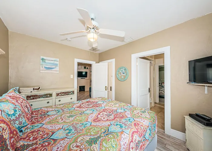 Beautiful Waterfront Cottage. Sleeps 6 Ferienhaus Clearwater Beach