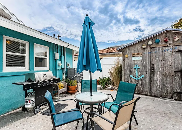 Beautiful Waterfront Cottage. Sleeps 6